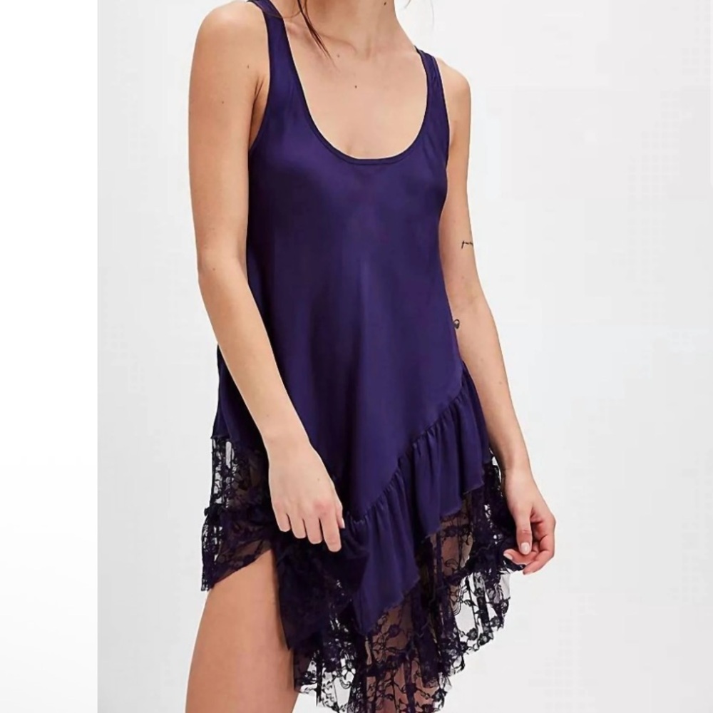Free People  Young & In Love Lace Accent Satin Chemise In Gothic Grape Dress NWT